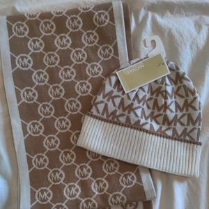 Michael Kors Scarf & beanie set